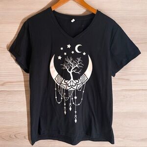 Chicyea-XL women’s v-neck crescent moon goddess t-shirt. 50/50 cotton. EUC!